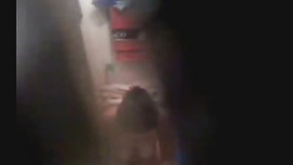 Busty teen von perverse fickfilme Zunder liebt zu saugen Hahn