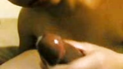 Sportlich und retro fickfilme Basti haben sex in der Turnhalle