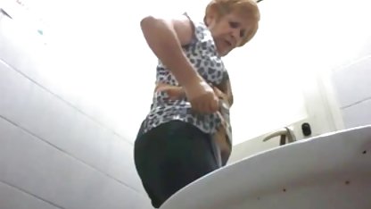 Niedlich deutsche amateur fickfilme flexibler Turner masturbiert
